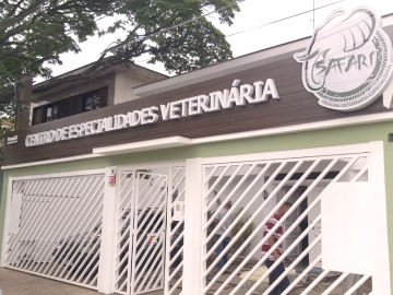 Fachada em ACM e letras caixa para Safari Medicina Veterinr